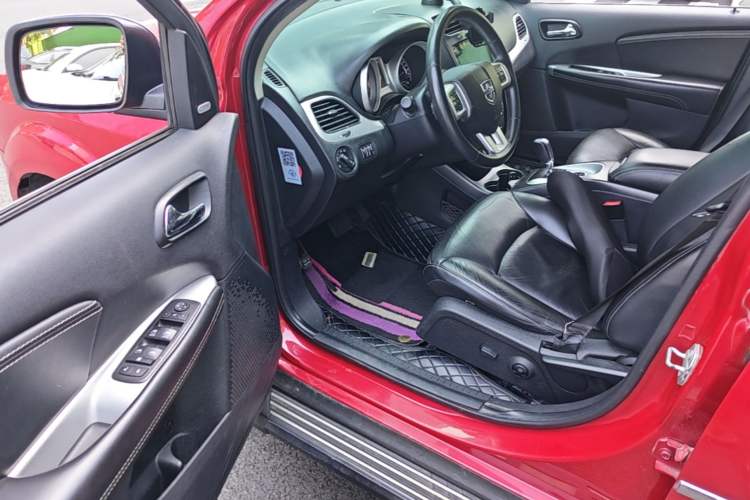 Used Dodge Journey 2013 2.4L Two-Wheel Drive Luxury Version Driver Seat