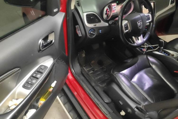 Used Dodge Journey 2013 2.4L Two-Wheel Drive Luxury Version Driver Seat