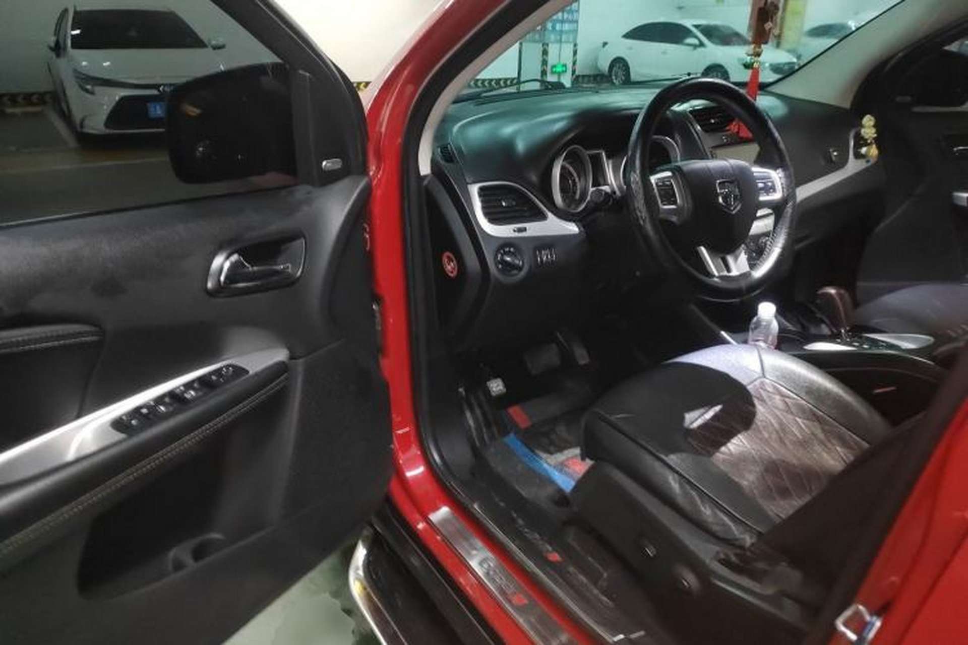 Used Dodge Journey 2013 2.4L Two-Wheel Drive Luxury Version Driver Seat