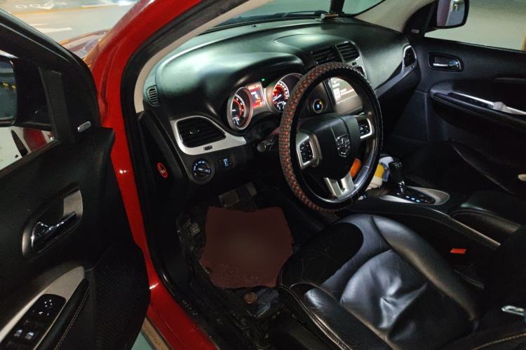 Used Dodge Journey 2013 2.4L Two-Wheel Drive Luxury Version Driver Seat
