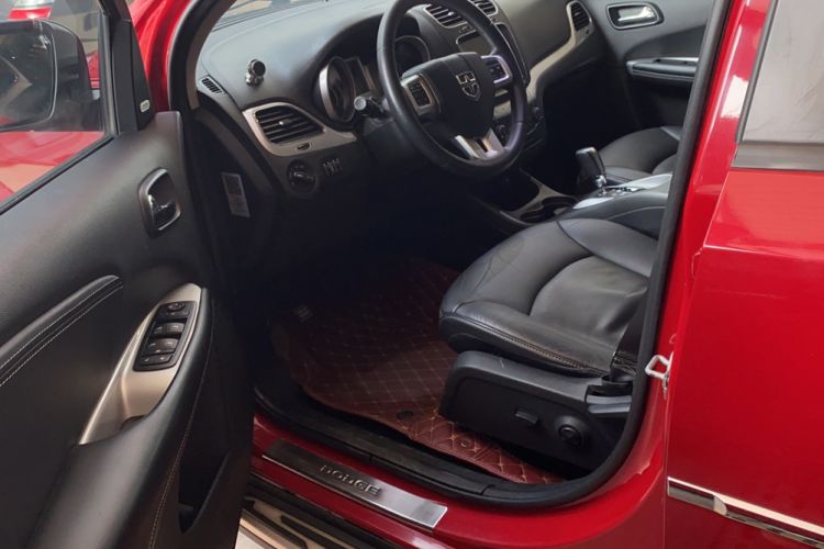 Used Dodge Journey 2013 2.4L Two-Wheel Drive Luxury Version Driver Seat