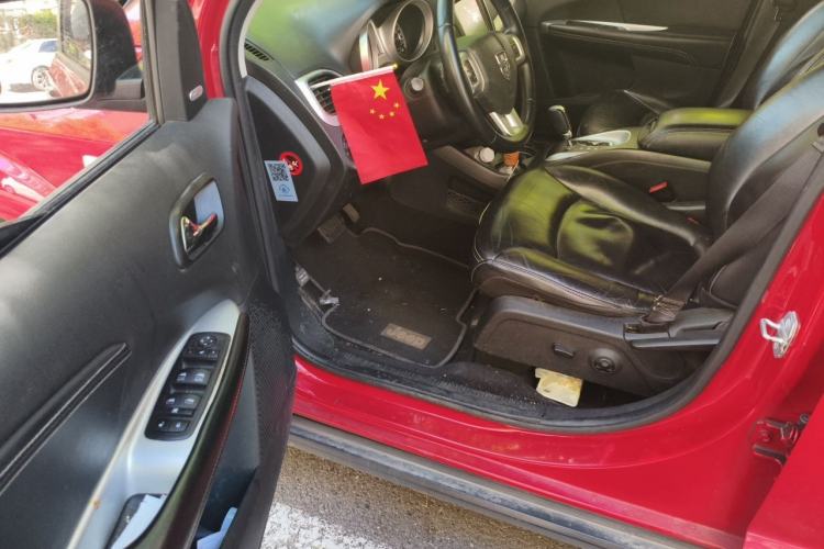 Used Dodge Journey 2013 2.4L Two-Wheel Drive Luxury Version Driver Seat