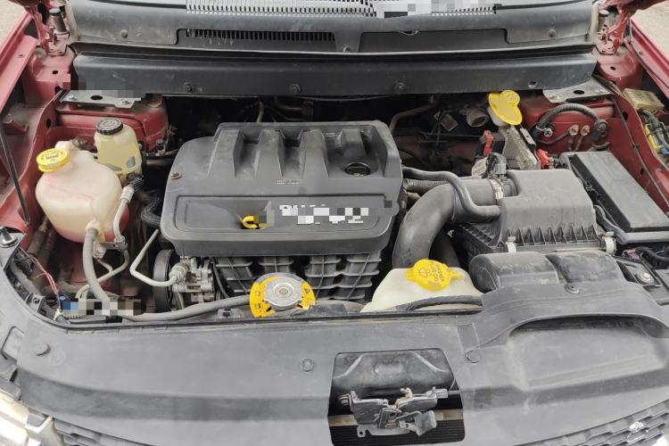 Used Dodge Journey 2013 2.4L Two-Wheel Drive Luxury Version Engine Bay