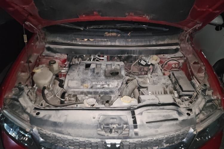 Used Dodge Journey 2013 2.4L Two-Wheel Drive Luxury Version Engine Bay