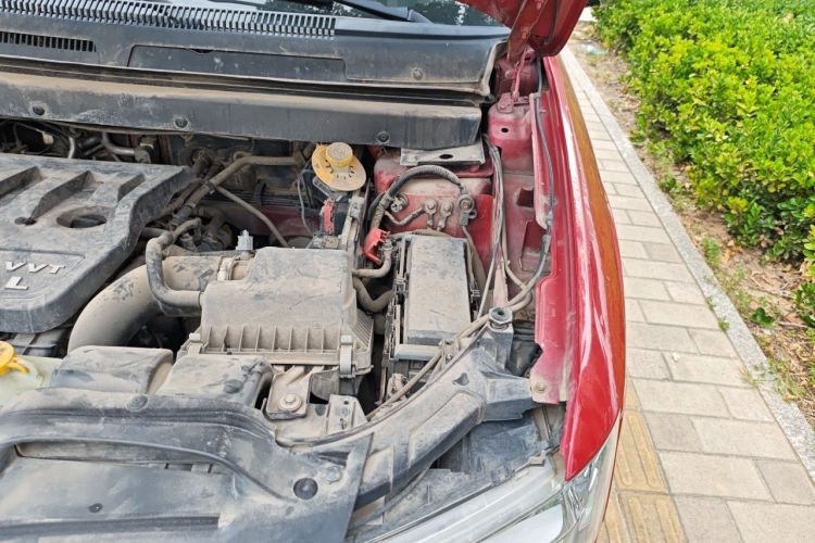 Used Dodge Journey 2013 2.4L Two-Wheel Drive Luxury Version Engine Bay Left