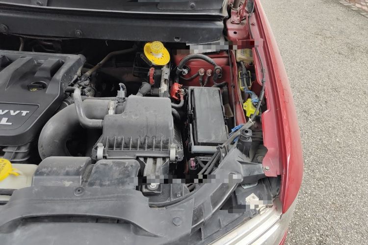 Used Dodge Journey 2013 2.4L Two-Wheel Drive Luxury Version Engine Bay Left