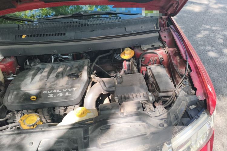 Used Dodge Journey 2013 2.4L Two-Wheel Drive Luxury Version Engine Bay Left