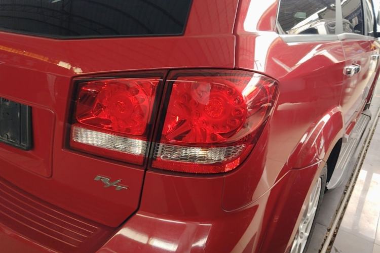 Used Dodge Journey 2013 2.4L Two-Wheel Drive Luxury Version Exterior 3