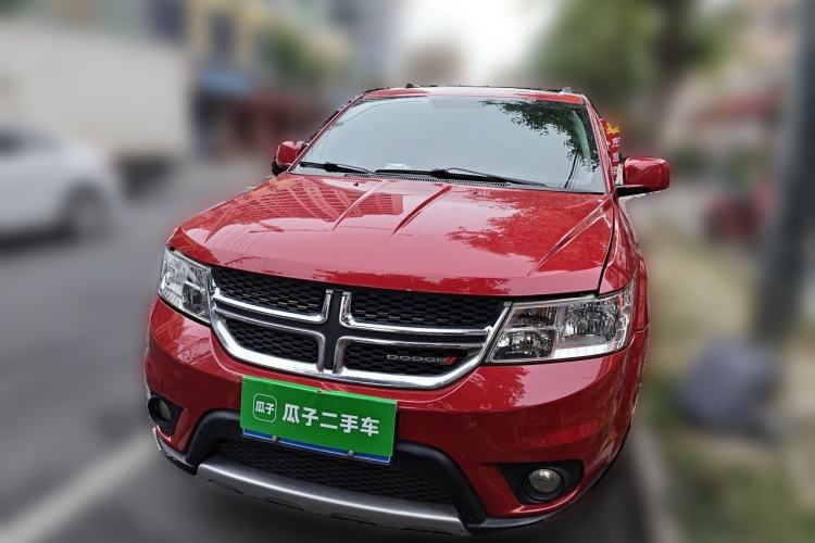 Used Dodge Journey 2013 2.4L Two-Wheel Drive Luxury Version Front
