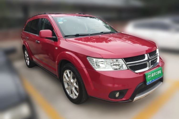 Used Dodge Journey 2013 2.4L Two-Wheel Drive Luxury Version Front Right 45 Deg