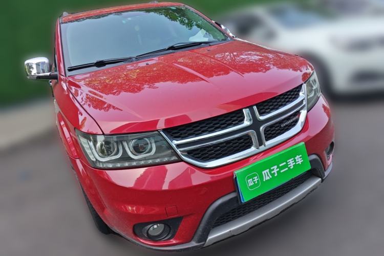 Used Dodge Journey 2013 2.4L Two-Wheel Drive Luxury Version Front Right 45 Deg