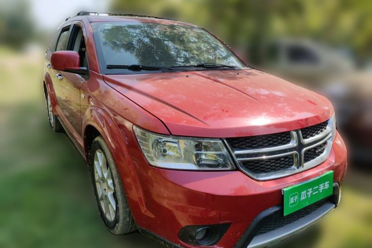 Used Dodge Journey 2013 2.4L Two-Wheel Drive Luxury Version Front Right 45 Deg