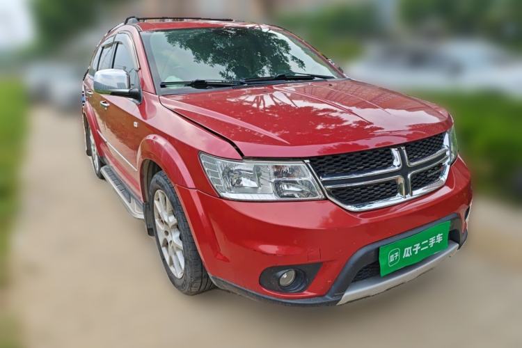 Used Dodge Journey 2013 2.4L Two-Wheel Drive Luxury Version Front Right 45 Deg