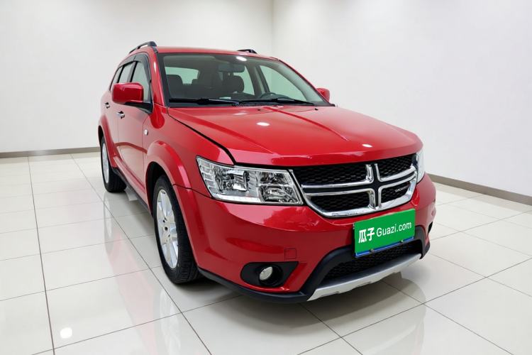 Used Dodge Journey 2013 2.4L Two-Wheel Drive Luxury Version Front Right 45 Deg