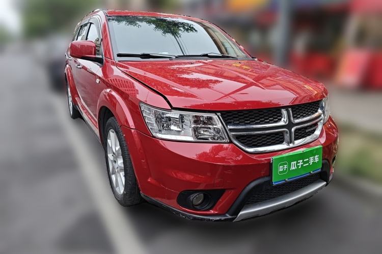 Used Dodge Journey 2013 2.4L Two-Wheel Drive Luxury Version Front Right 45 Deg