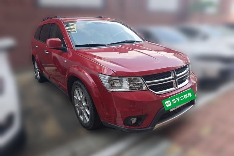 Used Dodge Journey 2013 2.4L Two-Wheel Drive Luxury Version Front Right 45 Deg