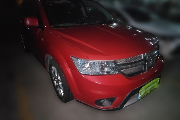 Used Dodge Journey 2013 2.4L Two-Wheel Drive Luxury Version Front Right 45 Deg