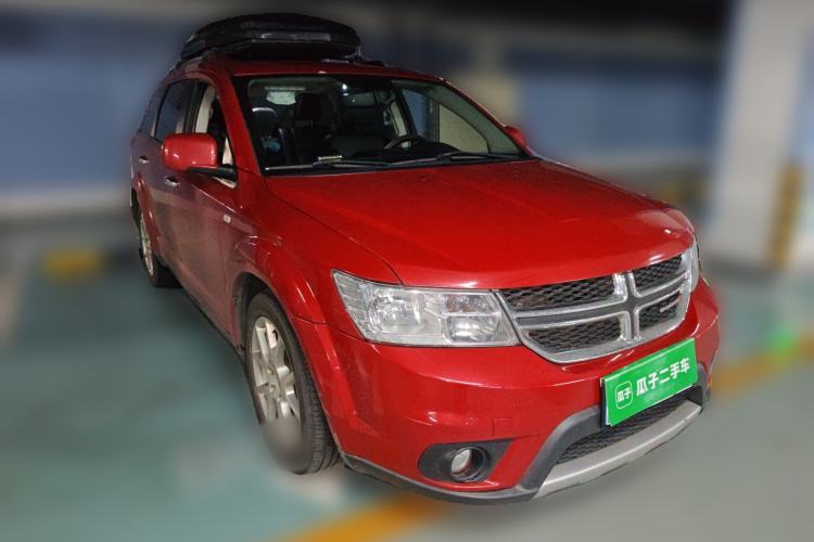 Used Dodge Journey 2013 2.4L Two-Wheel Drive Luxury Version Front Right 45 Deg