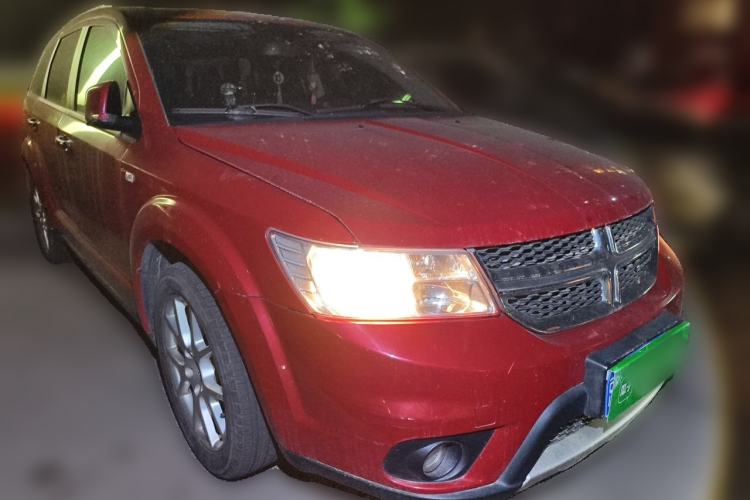 Used Dodge Journey 2013 2.4L Two-Wheel Drive Luxury Version Front Right 45 Deg