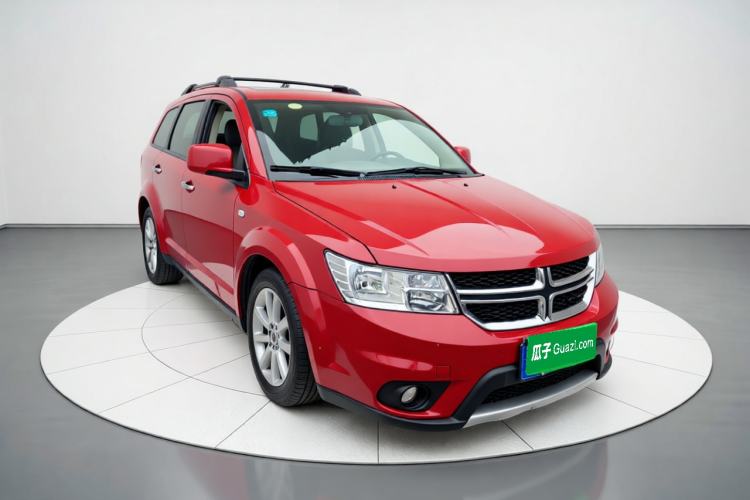 Used Dodge Journey 2013 2.4L Two-Wheel Drive Luxury Version Front Right 45 Deg
