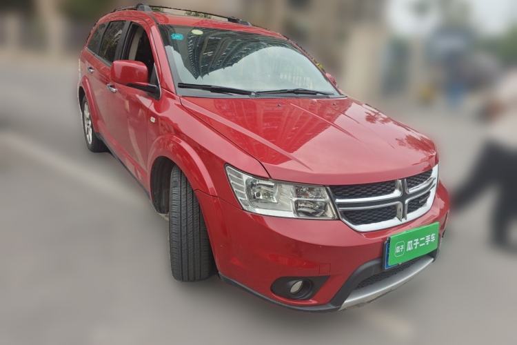Used Dodge Journey 2013 2.4L Two-Wheel Drive Luxury Version Front Right 45 Deg