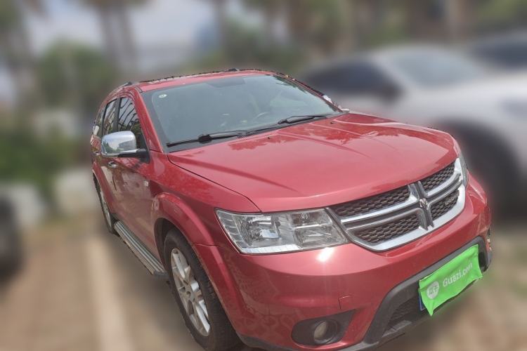 Used Dodge Journey 2013 2.4L Two-Wheel Drive Luxury Version Front Right 45 Deg