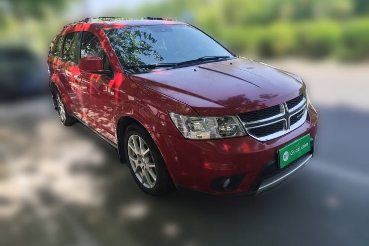 Used Dodge Journey 2013 2.4L Two-Wheel Drive Luxury Version Front Right 45 Deg