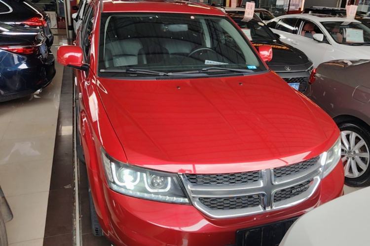 Used Dodge Journey 2013 2.4L Two-Wheel Drive Luxury Version Front