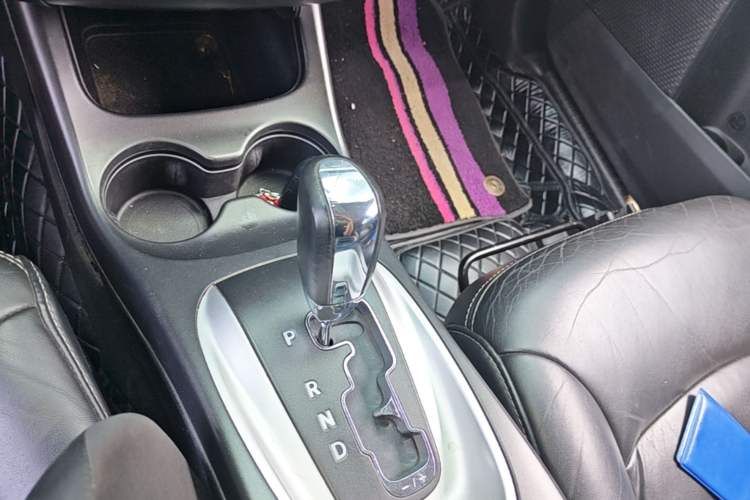 Used Dodge Journey 2013 2.4L Two-Wheel Drive Luxury Version Gear Lever