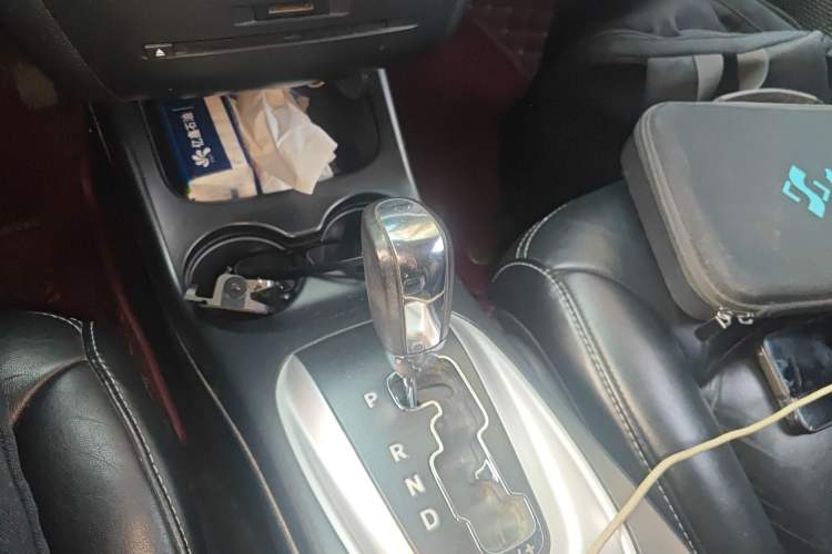 Used Dodge Journey 2013 2.4L Two-Wheel Drive Luxury Version Gear Lever