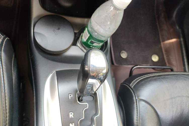 Used Dodge Journey 2013 2.4L Two-Wheel Drive Luxury Version Gear Lever