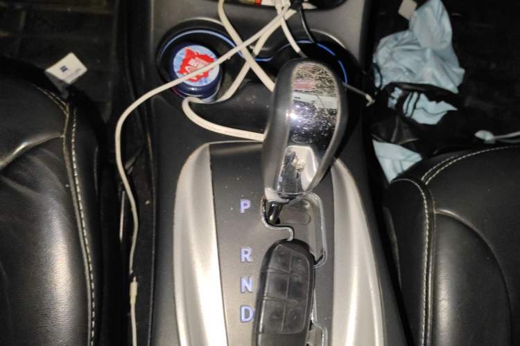 Used Dodge Journey 2013 2.4L Two-Wheel Drive Luxury Version Gear Lever