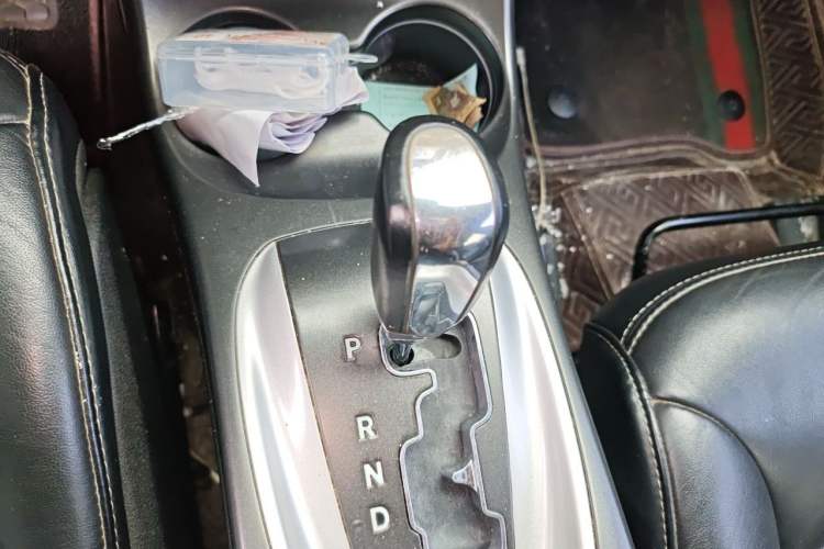 Used Dodge Journey 2013 2.4L Two-Wheel Drive Luxury Version Gear Lever
