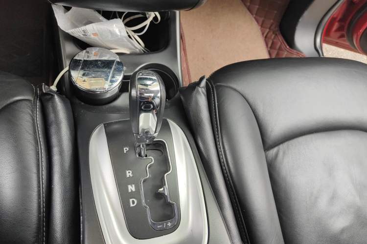 Used Dodge Journey 2013 2.4L Two-Wheel Drive Luxury Version Gear Lever