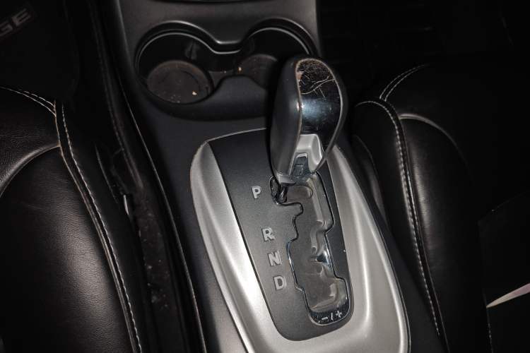 Used Dodge Journey 2013 2.4L Two-Wheel Drive Luxury Version Gear Lever