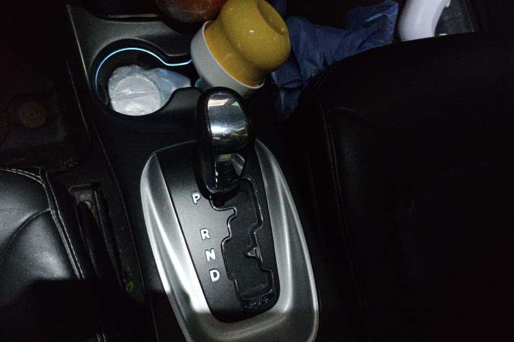 Used Dodge Journey 2013 2.4L Two-Wheel Drive Luxury Version Gear Lever