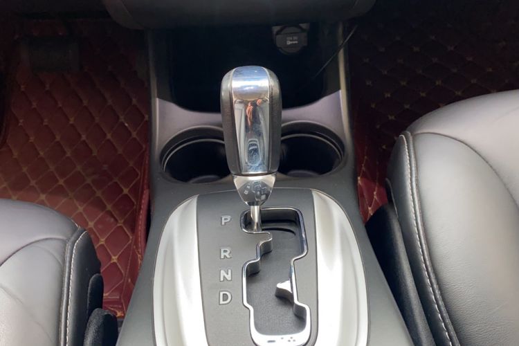Used Dodge Journey 2013 2.4L Two-Wheel Drive Luxury Version Gear Lever
