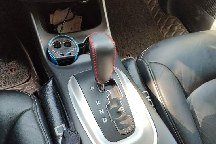 Used Dodge Journey 2013 2.4L Two-Wheel Drive Luxury Version Gear Lever