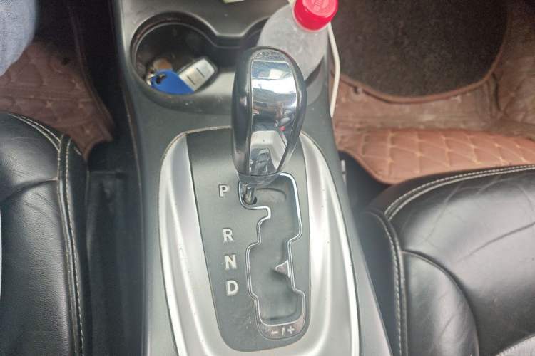Used Dodge Journey 2013 2.4L Two-Wheel Drive Luxury Version Gear Lever