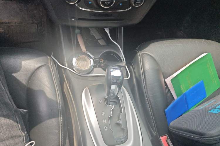 Used Dodge Journey 2013 2.4L Two-Wheel Drive Luxury Version Gear Lever