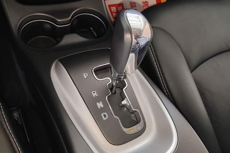 Used Dodge Journey 2013 2.4L Two-Wheel Drive Luxury Version Gear Lever