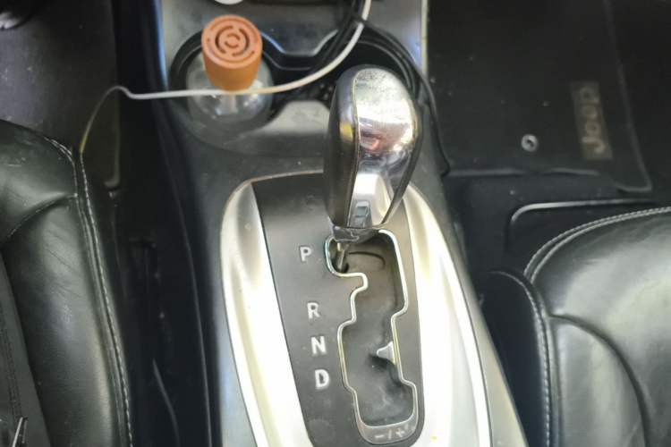 Used Dodge Journey 2013 2.4L Two-Wheel Drive Luxury Version Gear Lever