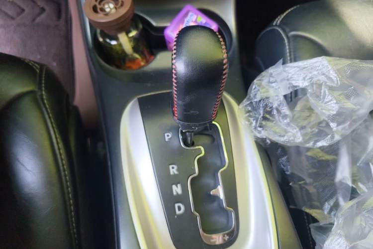 Used Dodge Journey 2013 2.4L Two-Wheel Drive Luxury Version Gear Lever