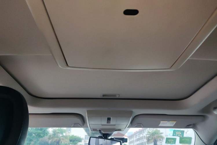 Used Dodge Journey 2013 2.4L Two-Wheel Drive Luxury Version Headliner