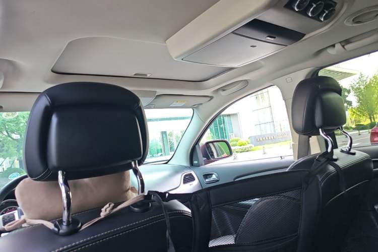 Used Dodge Journey 2013 2.4L Two-Wheel Drive Luxury Version Headliner