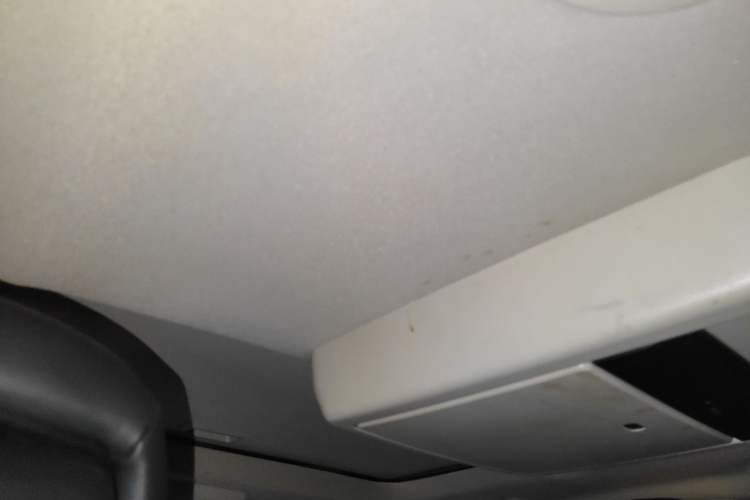 Used Dodge Journey 2013 2.4L Two-Wheel Drive Luxury Version Headliner