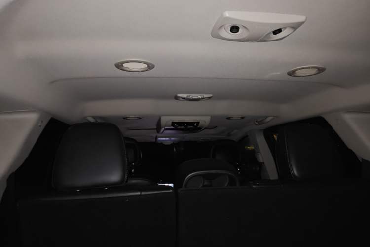 Used Dodge Journey 2013 2.4L Two-Wheel Drive Luxury Version Headliner