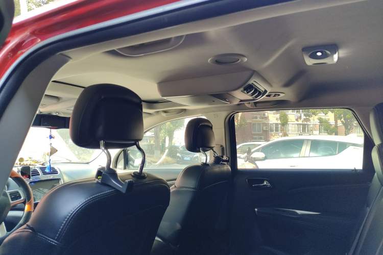 Used Dodge Journey 2013 2.4L Two-Wheel Drive Luxury Version Headliner