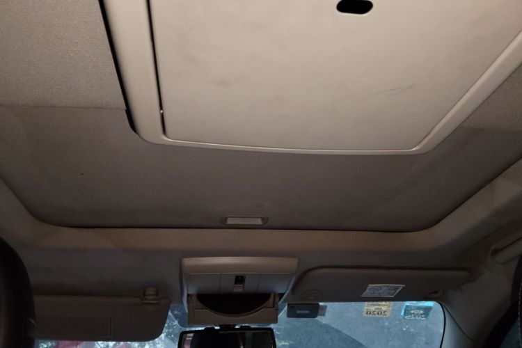 Used Dodge Journey 2013 2.4L Two-Wheel Drive Luxury Version Headliner