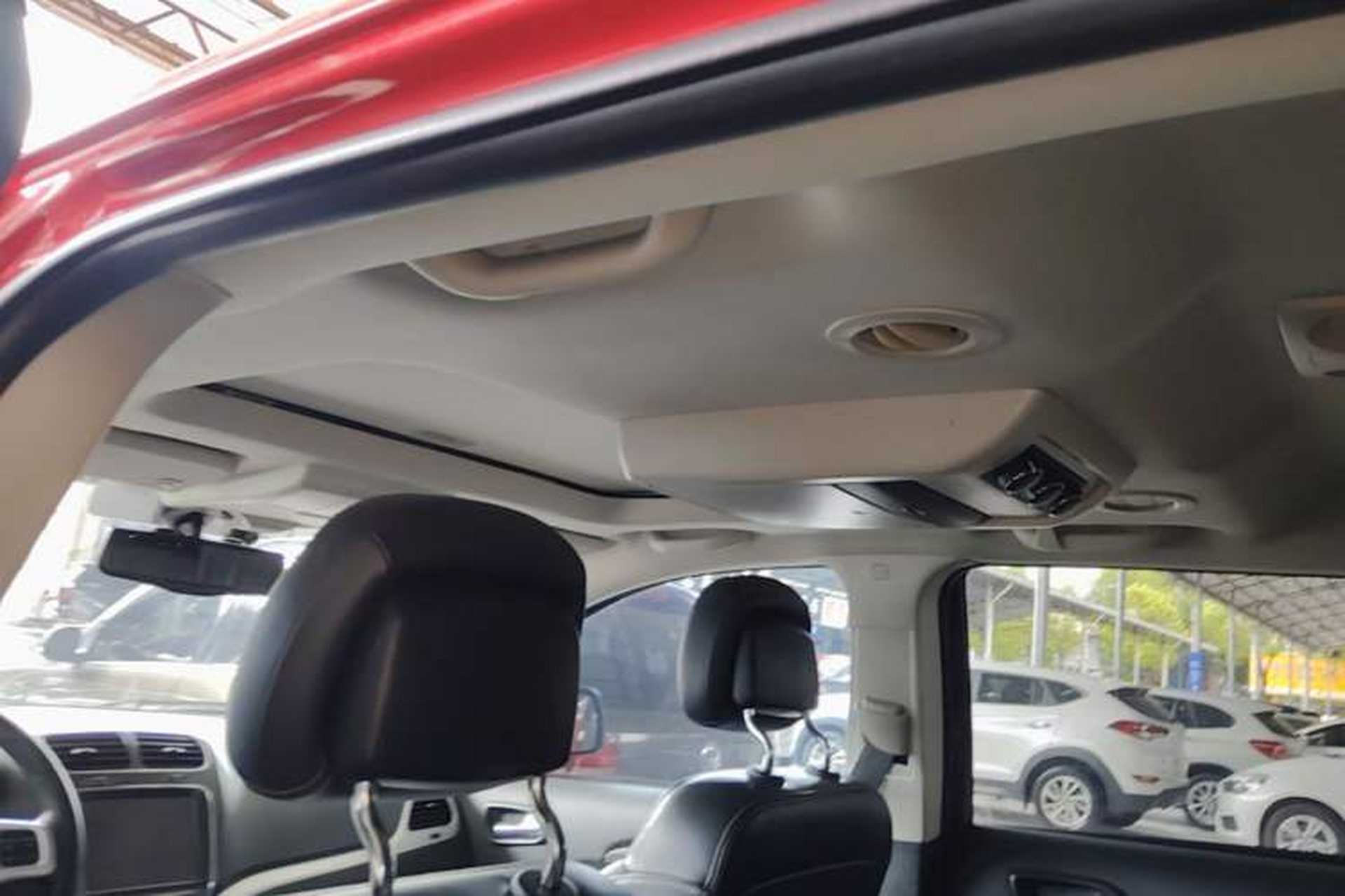 Used Dodge Journey 2013 2.4L Two-Wheel Drive Luxury Version Headliner